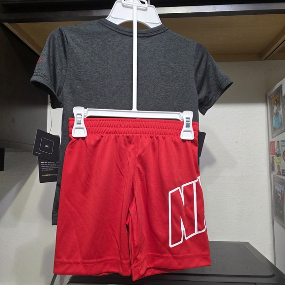 Nike Kids Gray and Red Dri-FIT T-Shirt 4T - Picture 7 of 8
